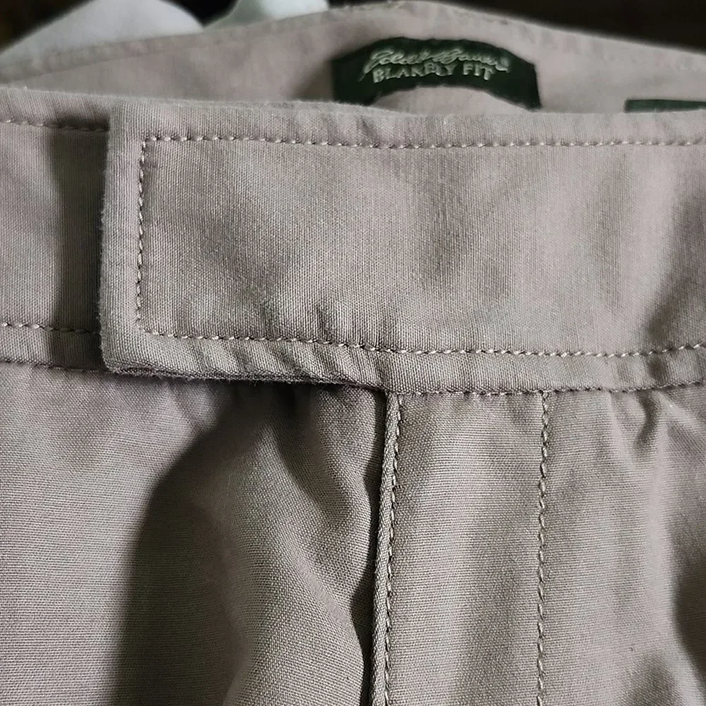 Eddie Bauer Blakely Fit, 96% cotton, wide leg, flat front chino khaki pants, 10S